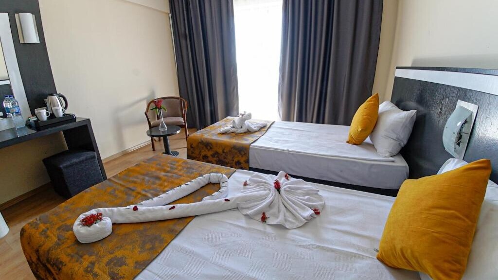 Clover Magic Seagate Hotel